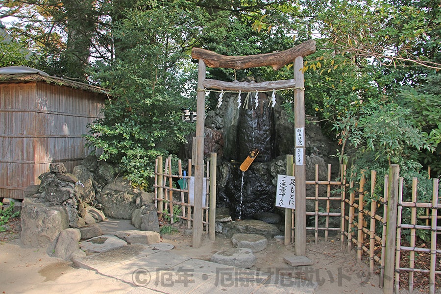久伊豆神社 御霊水の様子