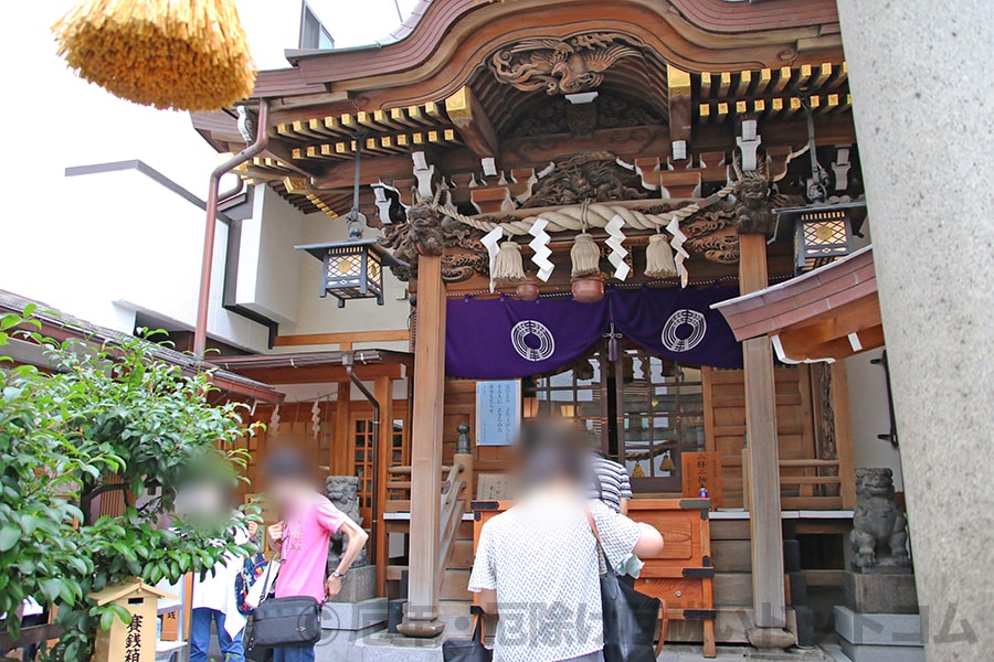 小網神社 御祈祷の執り行われる社殿の様子