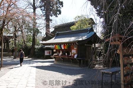 深大寺 お守り授与所山門近く